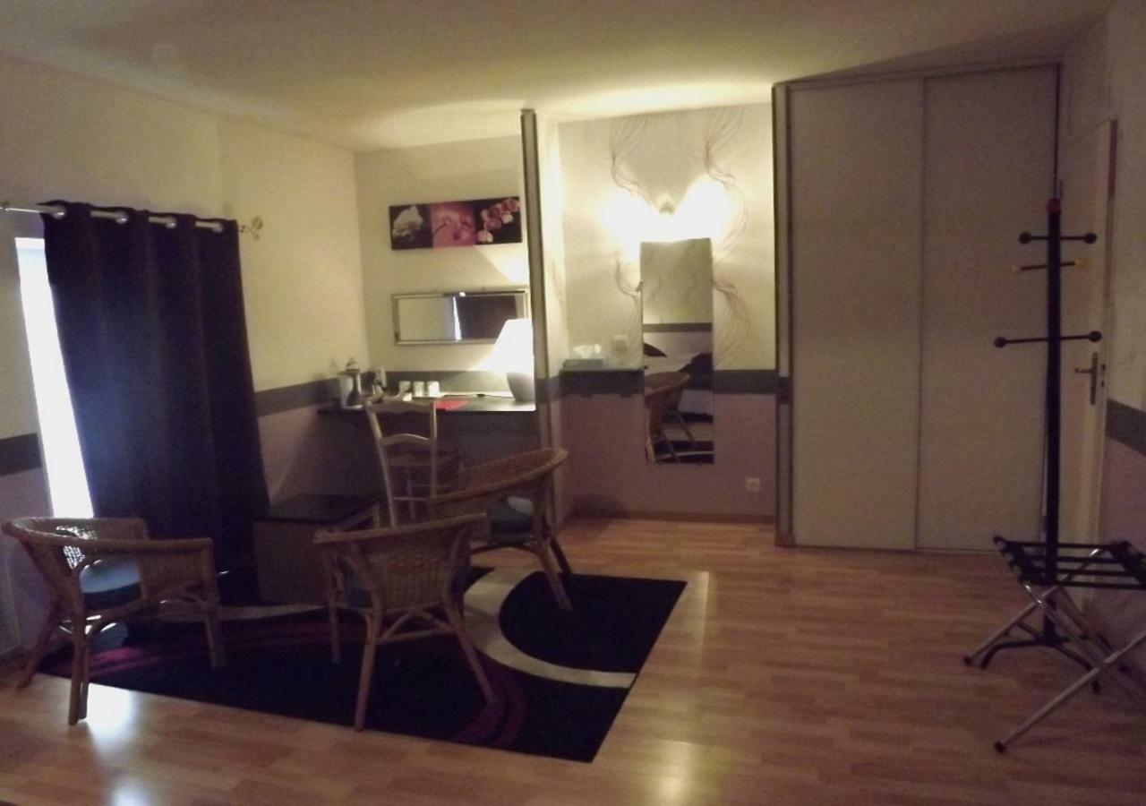 Bed and Breakfast Logis De Chezelles Sidiailles Exterior foto